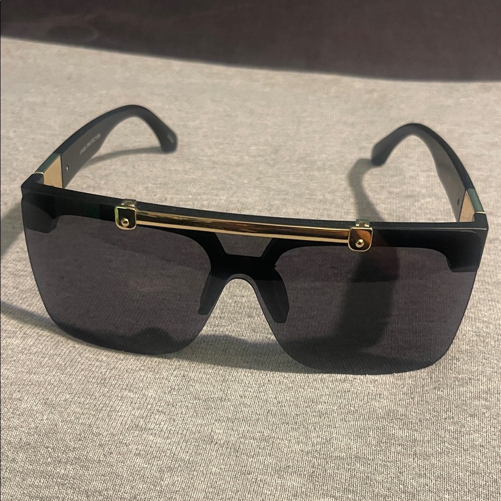 Chic Black and Gold Women's Sunglasses